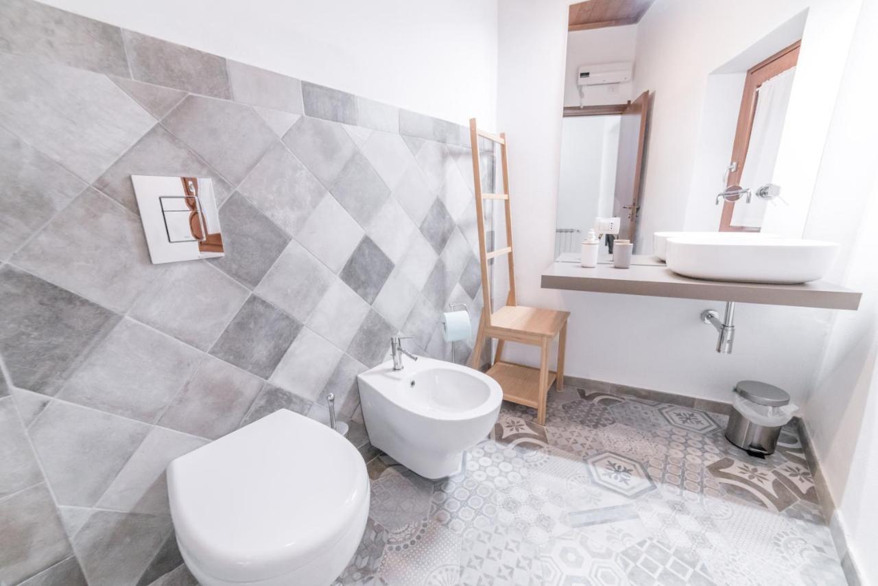 Yenne Rooms Wifi-Ac Cagliari Exterior foto