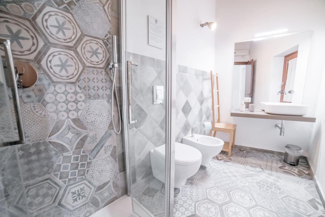 Yenne Rooms Wifi-Ac Cagliari Exterior foto